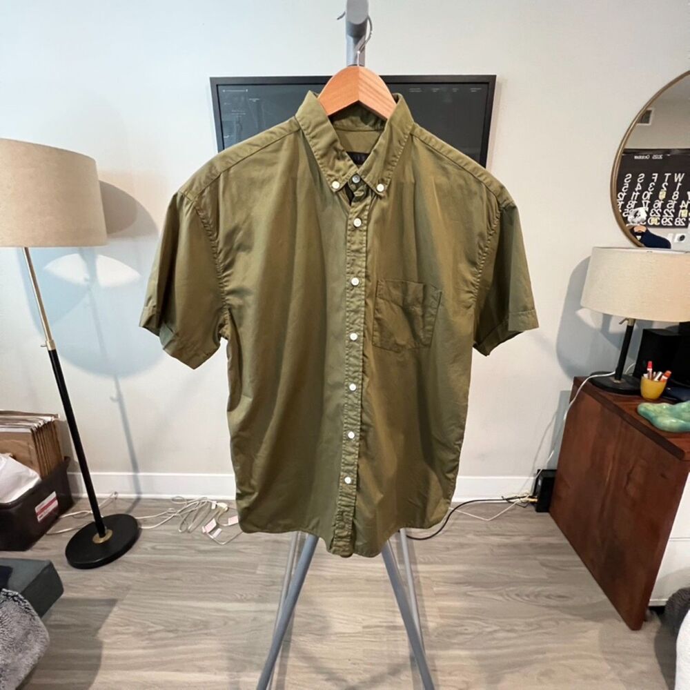 NWOT Unis NYC - "Tony" SS Poplin Shirt Medium - Safari / Green